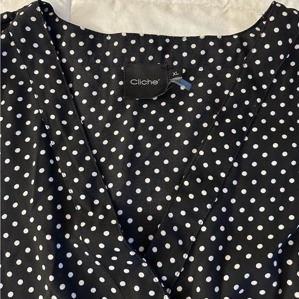 NWOT Cliche’ L/XL polka dot top, 100% polyester V neck wrap around ties in back